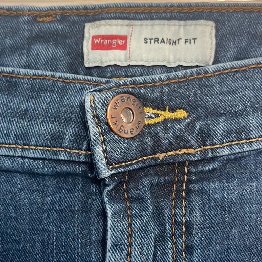 Wrangler Men’s EUC Straight Fit Jeans in EUC Dark Rinse Waist 36” Length 30” 🤠